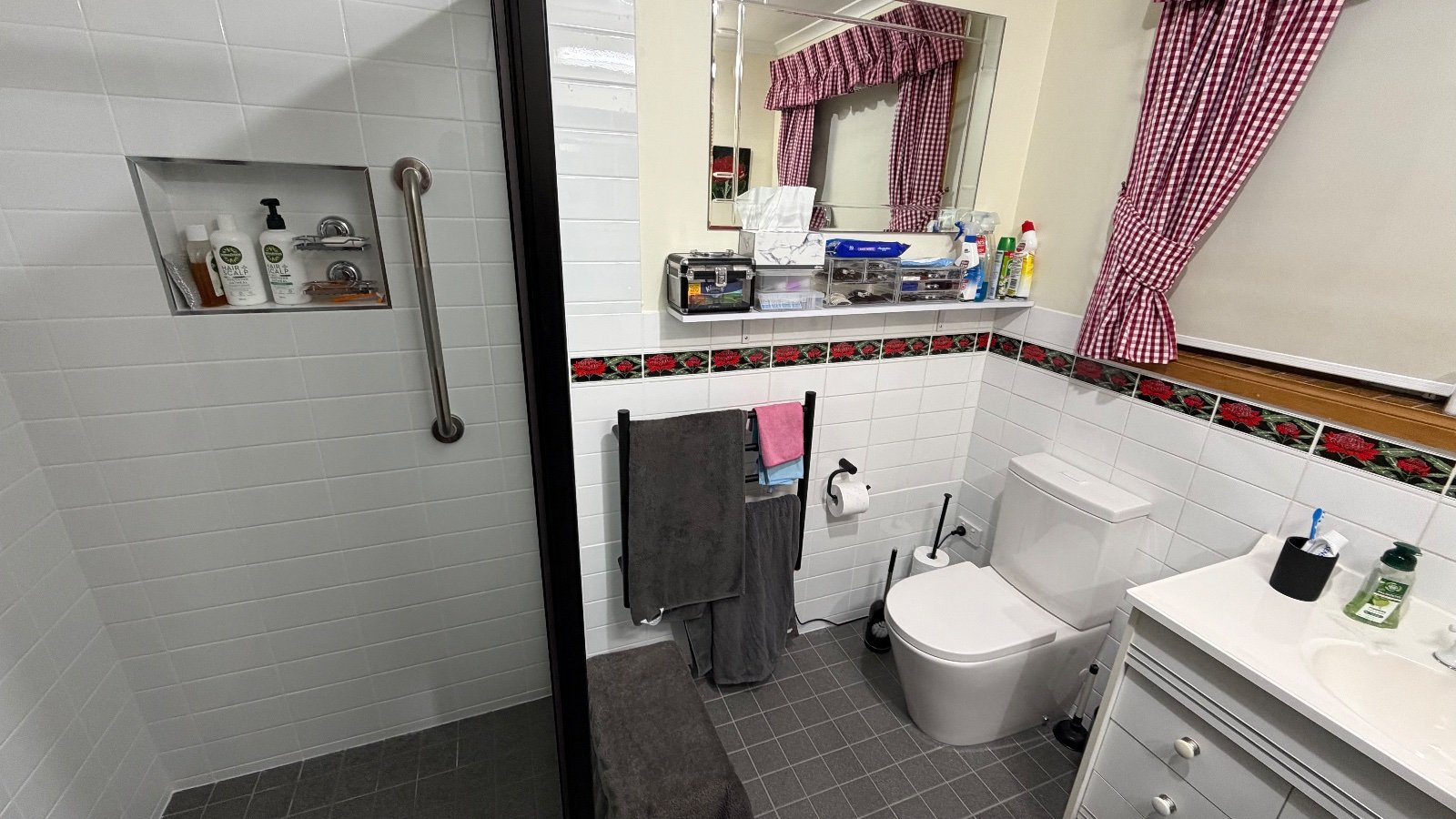 Phil's Marlowe Charcoal Speckled Matt Mosaic 97x97mm job